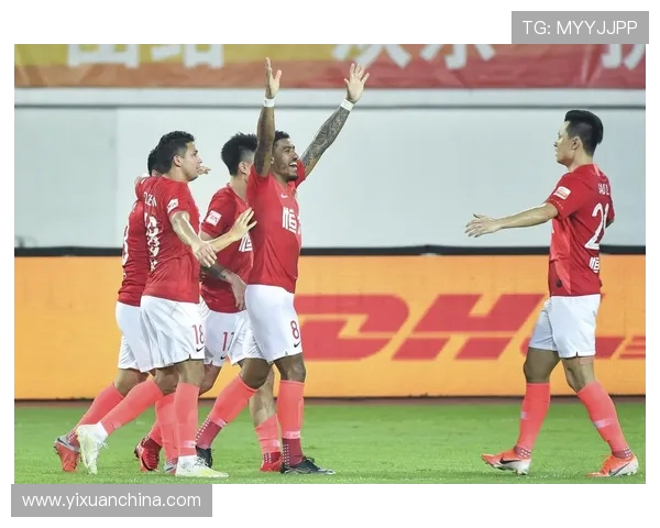 广州恒大淘宝迎战辽宁队全力争胜力争中超联赛冠军荣耀